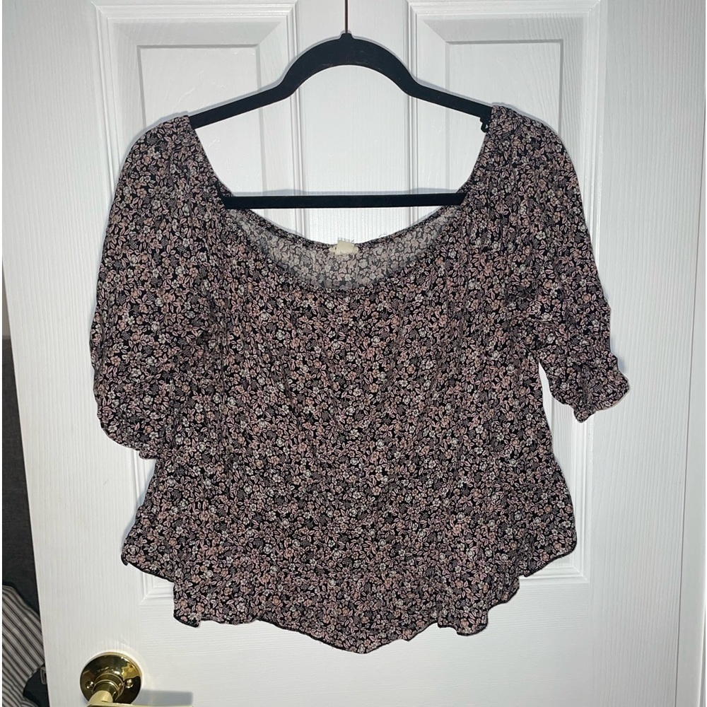 🖤 GARAGE cropped off the should floral top​​​​​ 🖤​